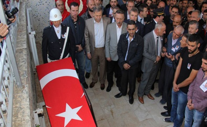 Kaza şehidi polis memuru, İzmir'de toprağa verildi